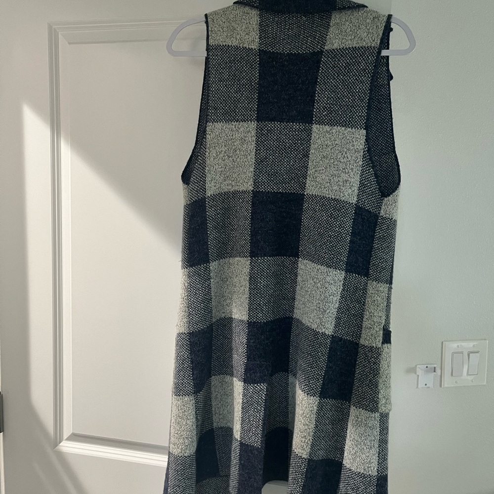 Beautiful wolf vest, good condition